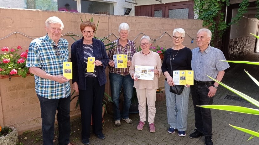Der LiS-Kreisvorstand NOM/EIN mit seiner neuen Informationsbroschüre.